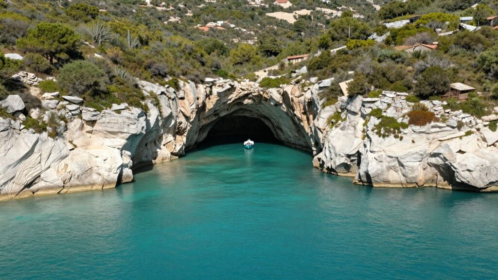 Lac de Sainte-Croix: Turquoise Water at the Foot of the Gorges du Verdon
